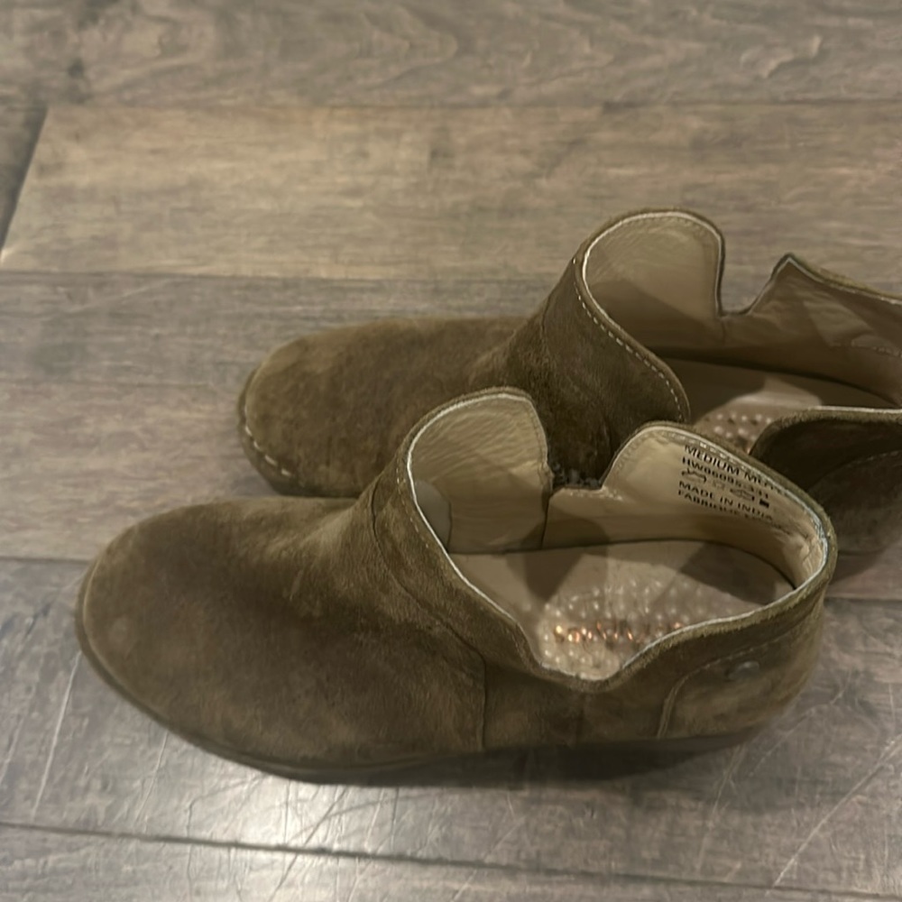 Hush Puppies suede booties